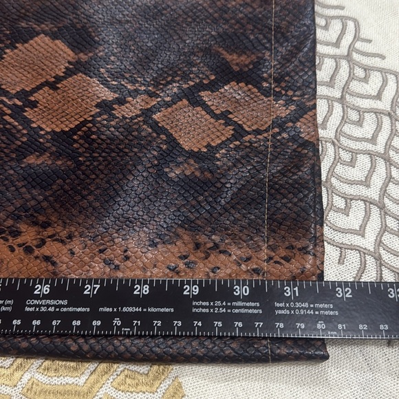 (T3) Pretty LittleThing Brown faux leather wide leg pants with snake print - Picture 9 of 16